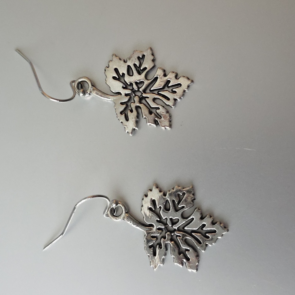 925S post Maple Leaf Earrings Tibeten Alloy Shiny Silver